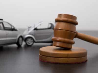 Abogados de Accidente de Carro: Ventajas y Desventajas de Contar con uno