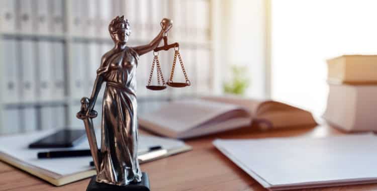 ¿Qué dice la ley sobre el despido injustificado en Estados Unidos y por qué necesito abogados gratis?