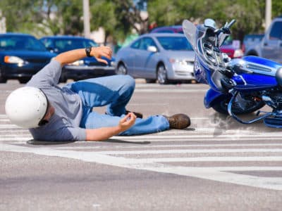 ¿Cómo presentar una demanda de lastimadura en moto en Georgia, USA?