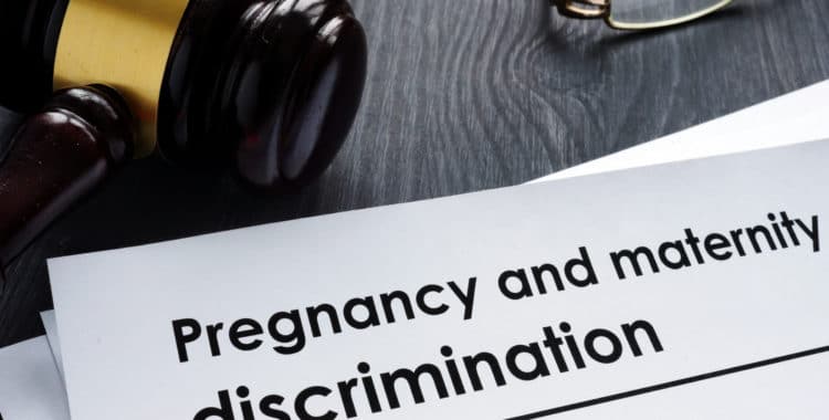 ¿Puedo actuar con abogados gratis en USA si sufro discriminación por embarazo en el trabajo?